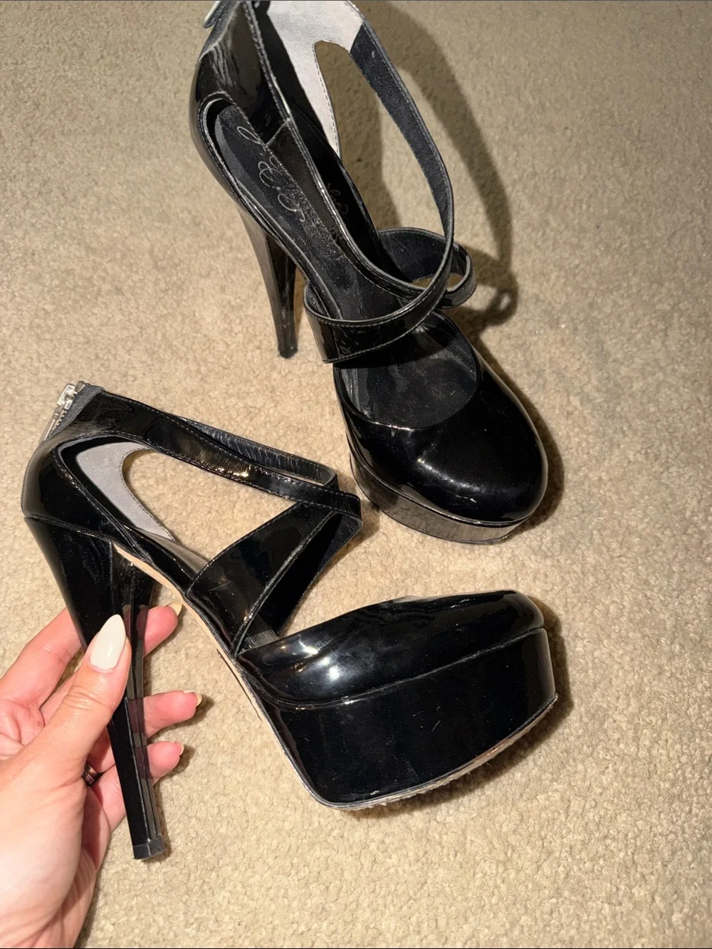 Alejandro Ingelmo glossy black